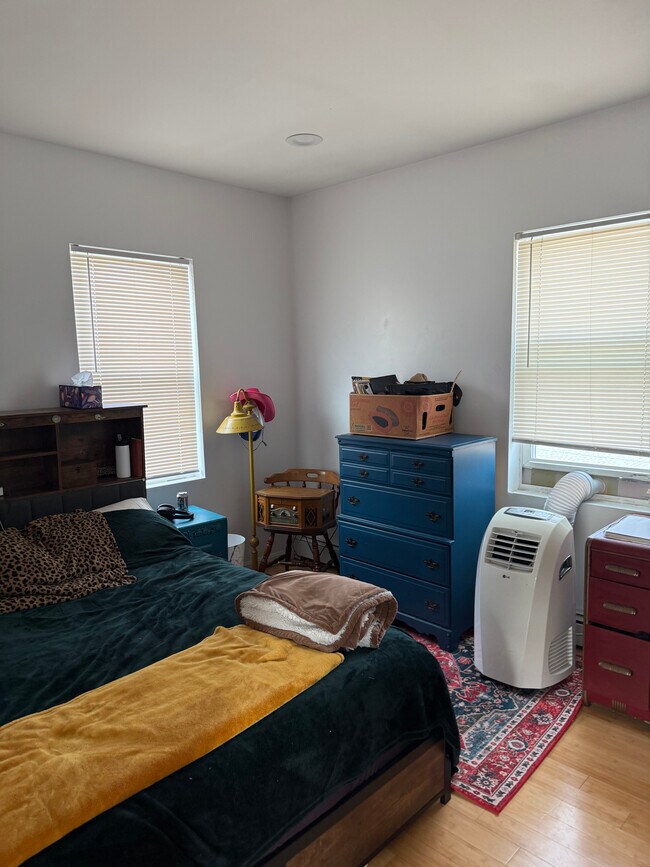 Building Photo - 33 Vinton St