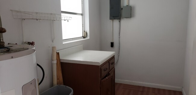 Building Photo - 11 Oak Knoll St