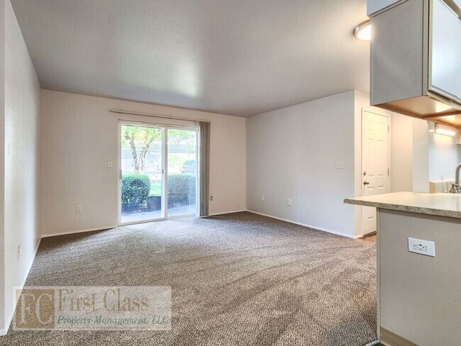 Building Photo - 1215 NW 183rd Ave