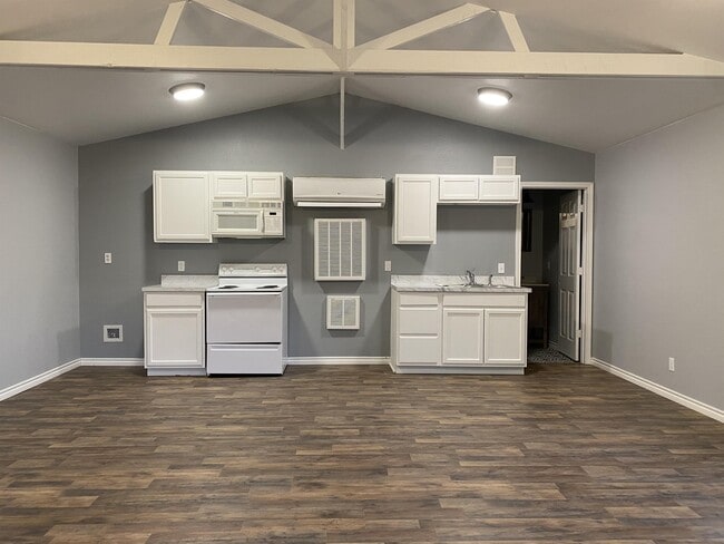 Building Photo - 7614 TX-171