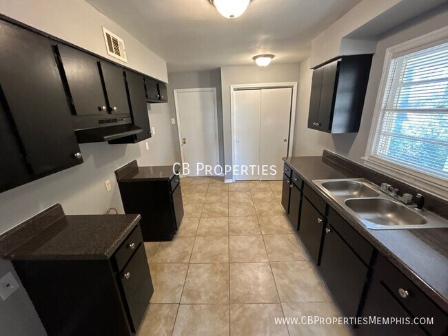 Building Photo - 1309 David Dr