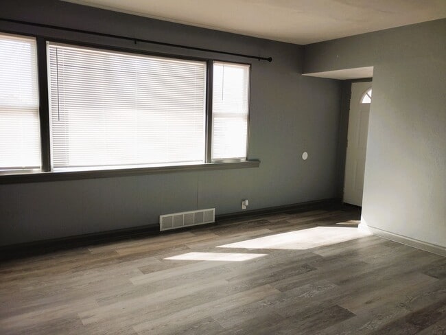 Building Photo - 1709 Jay Ave