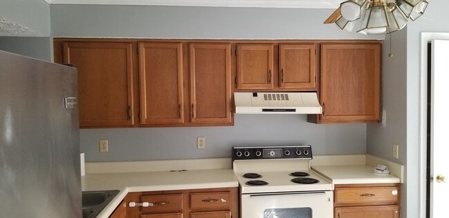 Building Photo - 472 Claircrest Dr