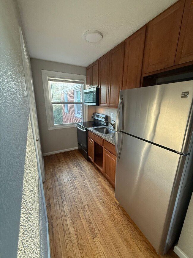 Foto del edificio - 451 Burbank St SE