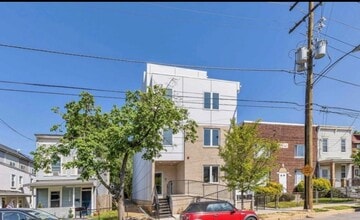 Building Photo - 1416 22nd St SE
