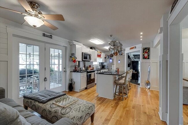 Building Photo - COMPLETELY FURNISHED EXECUTIVE RENTAL