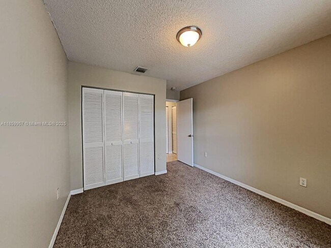 Foto del edificio - 10660 SW 21st St