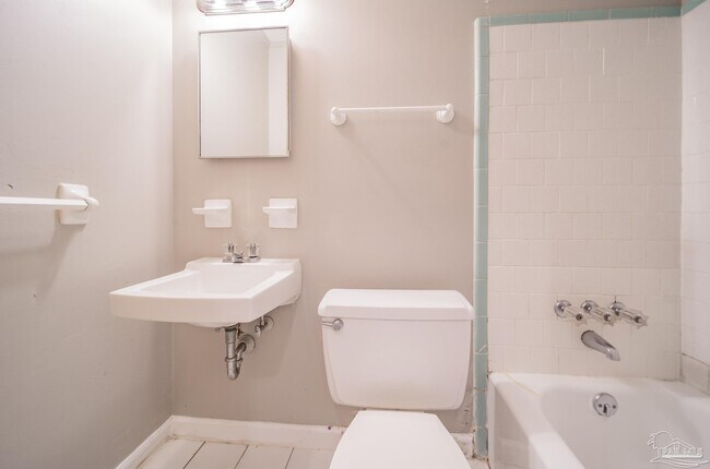 Foto del edificio - 7010 E Oakfield Rd