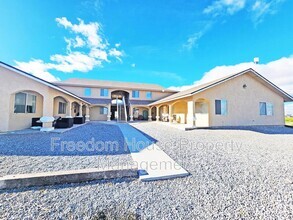 Building Photo - 2321 E Calvada Blvd