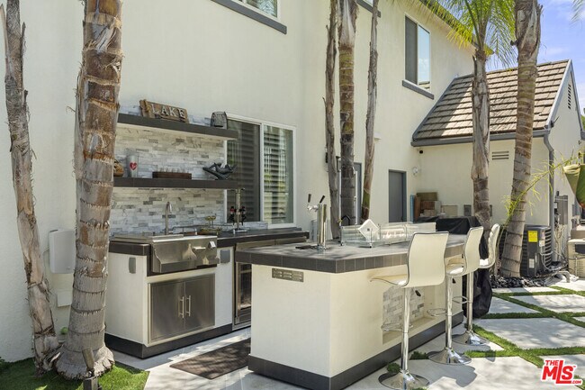 Foto del edificio - 21615 Medina Estates Dr