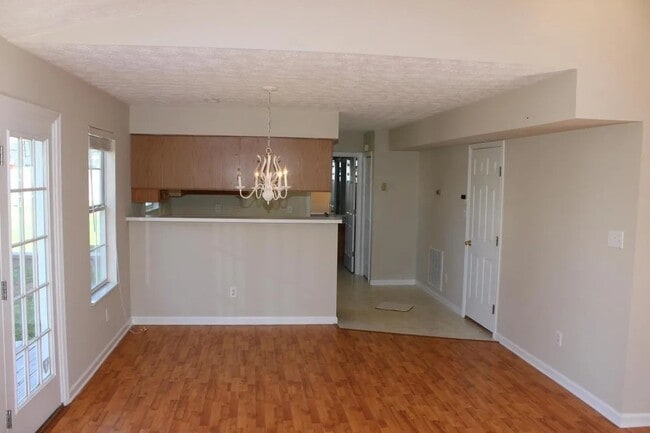 Building Photo - 6985 Yellow Oak Ln