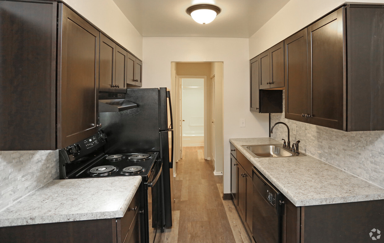 Foto principal - Crown Pointe Apartments