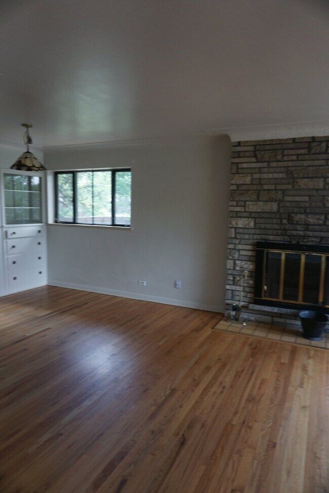 Building Photo - Super Location in Lakewood!!