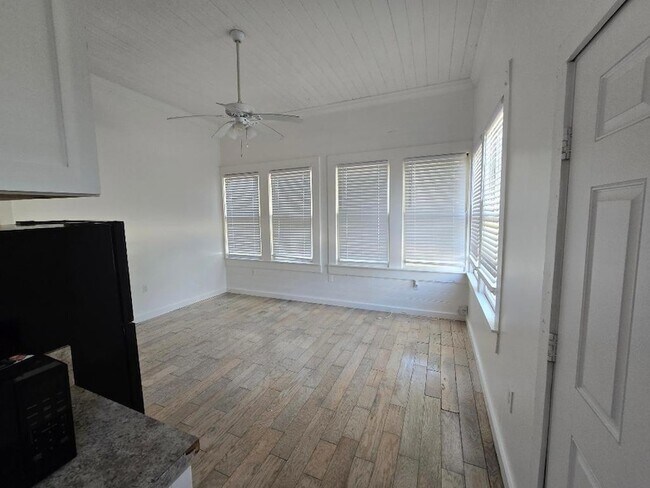 Foto del edificio - 301 S 7th St