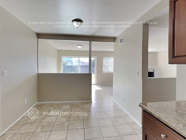 Building Photo - 2619 W Maple St