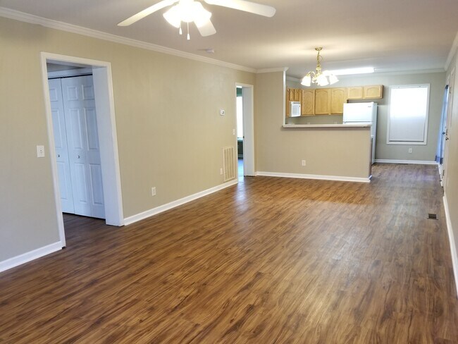 Foto del edificio - 10831 Woody Dr
