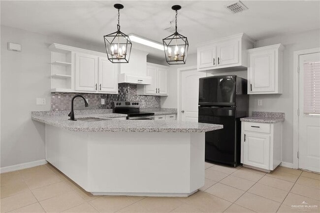 Building Photo - 213 S 49th St