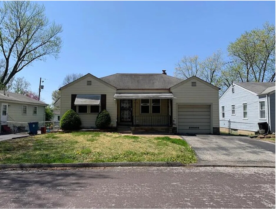 Foto principal - 2434 Akins Dr