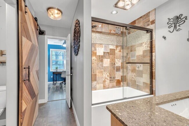 Building Photo - Beautiful 2 Bedroom/1 Bathroom Greenville ...