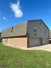 Building Photo - 935-937 W Black St