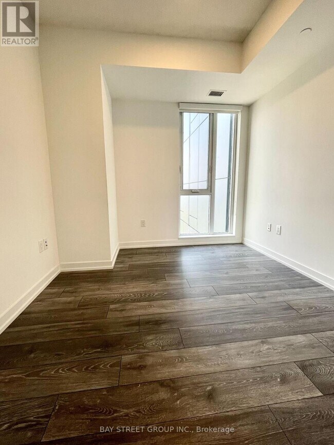 Building Photo - 225 Sumach St