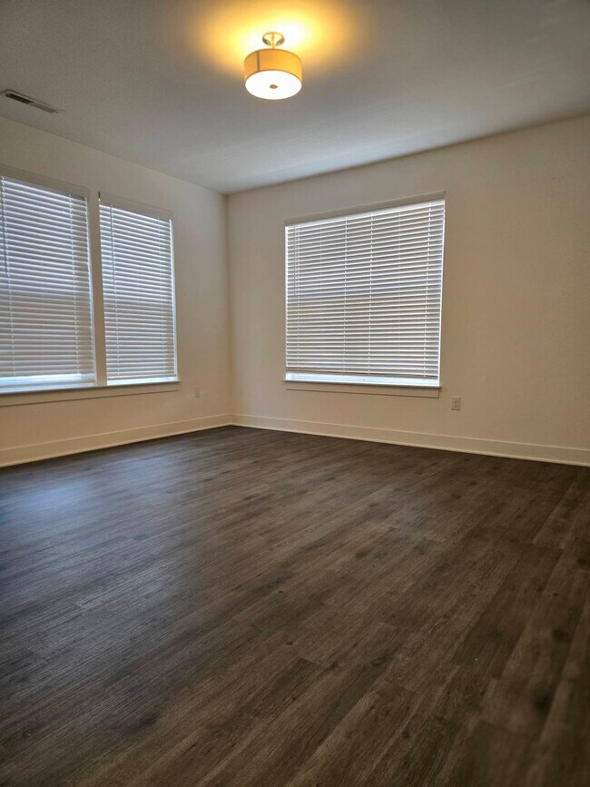 Foto del edificio - 1876 McQuat Pl