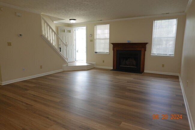 Foto del edificio - End Unit Condo Near Fort Eustis For Rent
