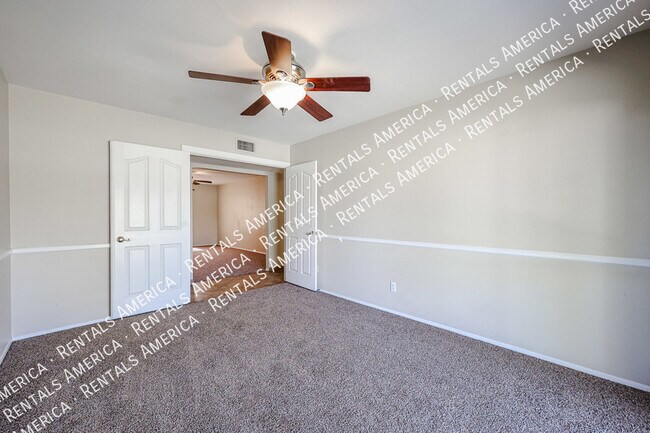 Foto del edificio - 2421 S Terrace Rd