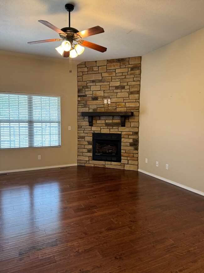 Foto del edificio - NEW 4 Bedroom | 2 Bathroom | 3 Car Garage ...