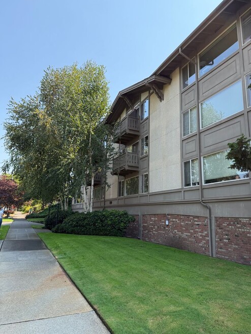 Building Photo - Fairmont Terrace