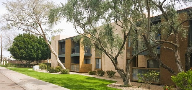 Building Photo - Brenda Arms