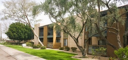 Building Photo - Brenda Arms