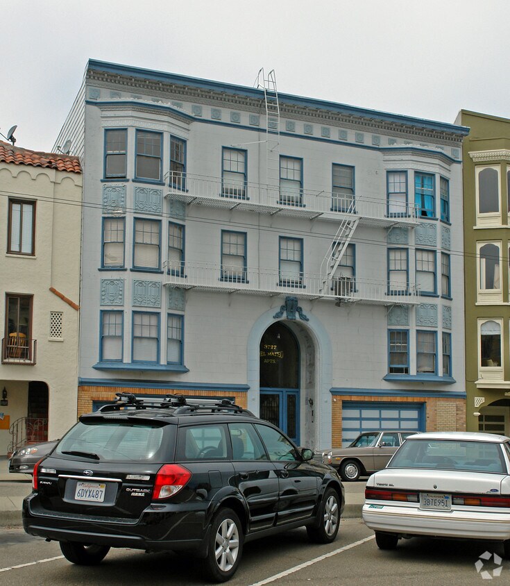 Primary Photo - Del Mateo Apartments