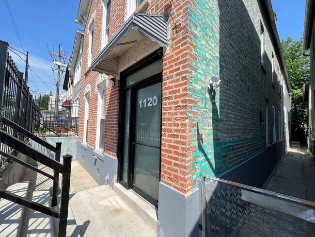 Foto del edificio - 1120 W 19th Pl