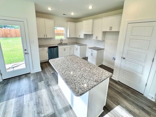 Foto del edificio - Brand New 4BR 2.5bath + office home in Oli...