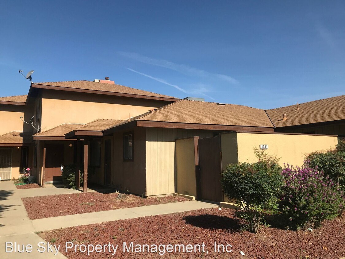 1041 Stonegate Cove Dr, Porterville, CA 93257 Room for Rent in