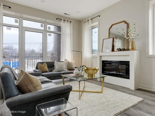 Foto del edificio - 730 E Irving Park Rd