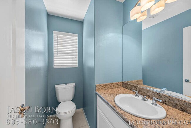 Building Photo - 490 Fallbrook Ave