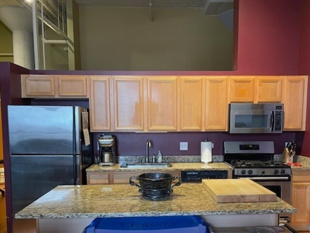 Building Photo - 1525 S Sangamon St