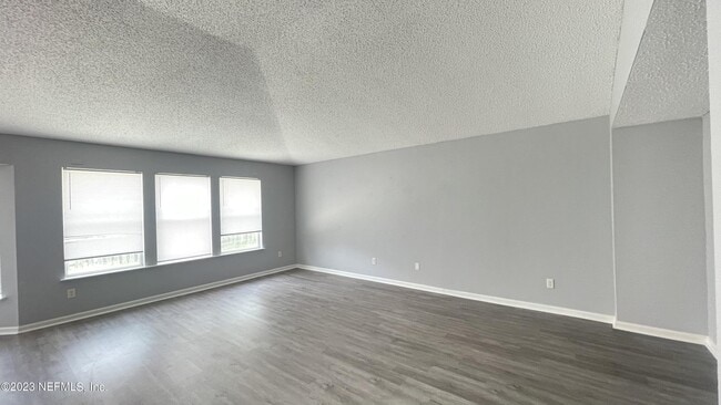 Building Photo - 2387 Brian Lakes Dr E