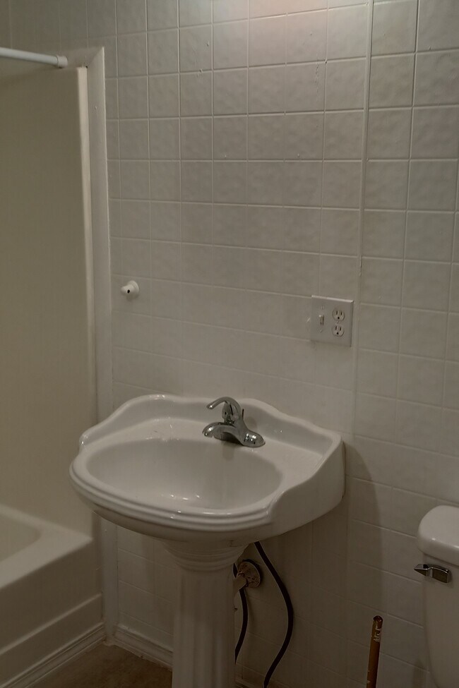 Bathroom - 406 Green St