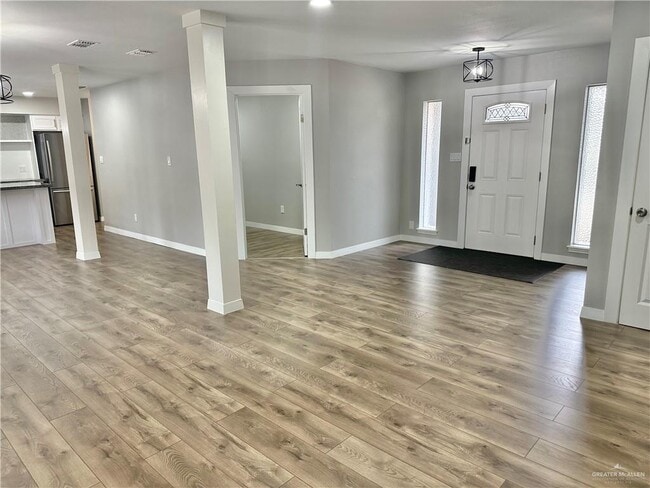 Building Photo - 1309 Zinnia Ave