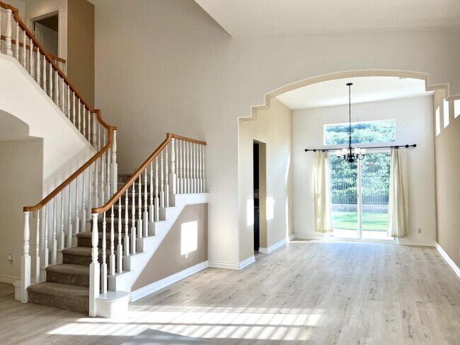 Building Photo - 17870 Wren Dr