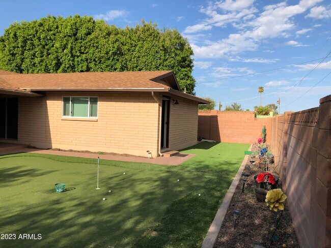 Foto del edificio - 476 W Gary Dr