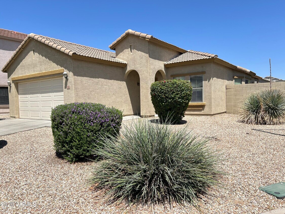 Building Photo - 17218 W Country Gables Dr