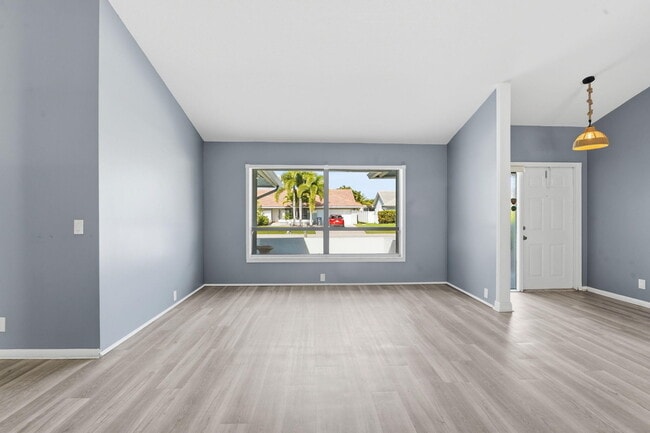 Building Photo - 9284 Laurel Green Dr