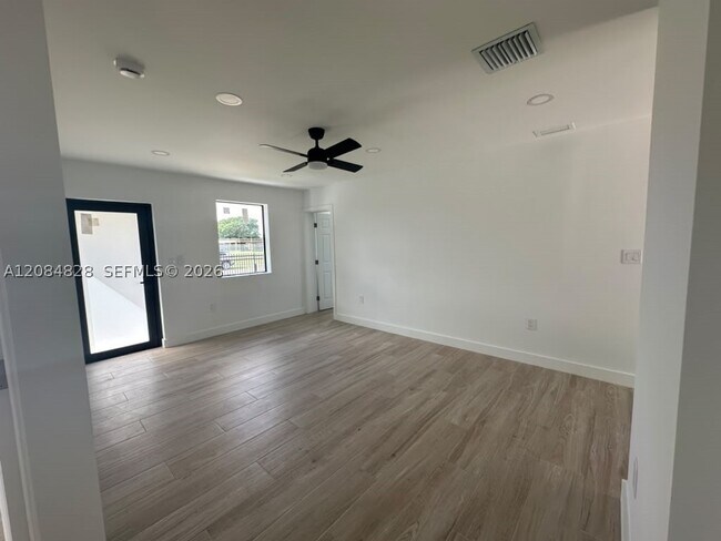 Foto del edificio - 2377 NW 84th St