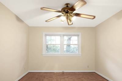 Building Photo - 811 Bromley Rd