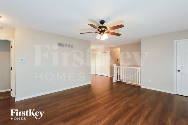 Foto del edificio - 18608 Primrose St