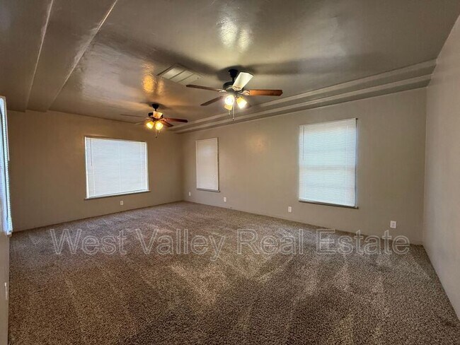 Foto del edificio - 700 Philippine St